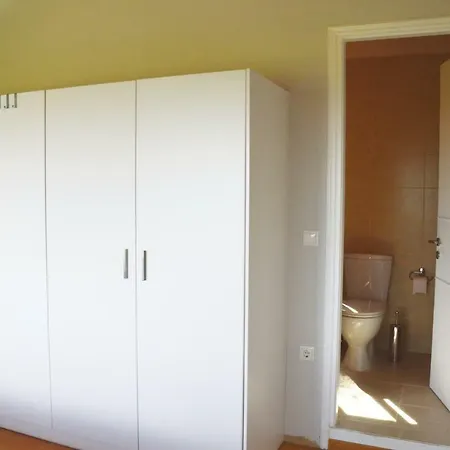 House Elivia Apolpaina